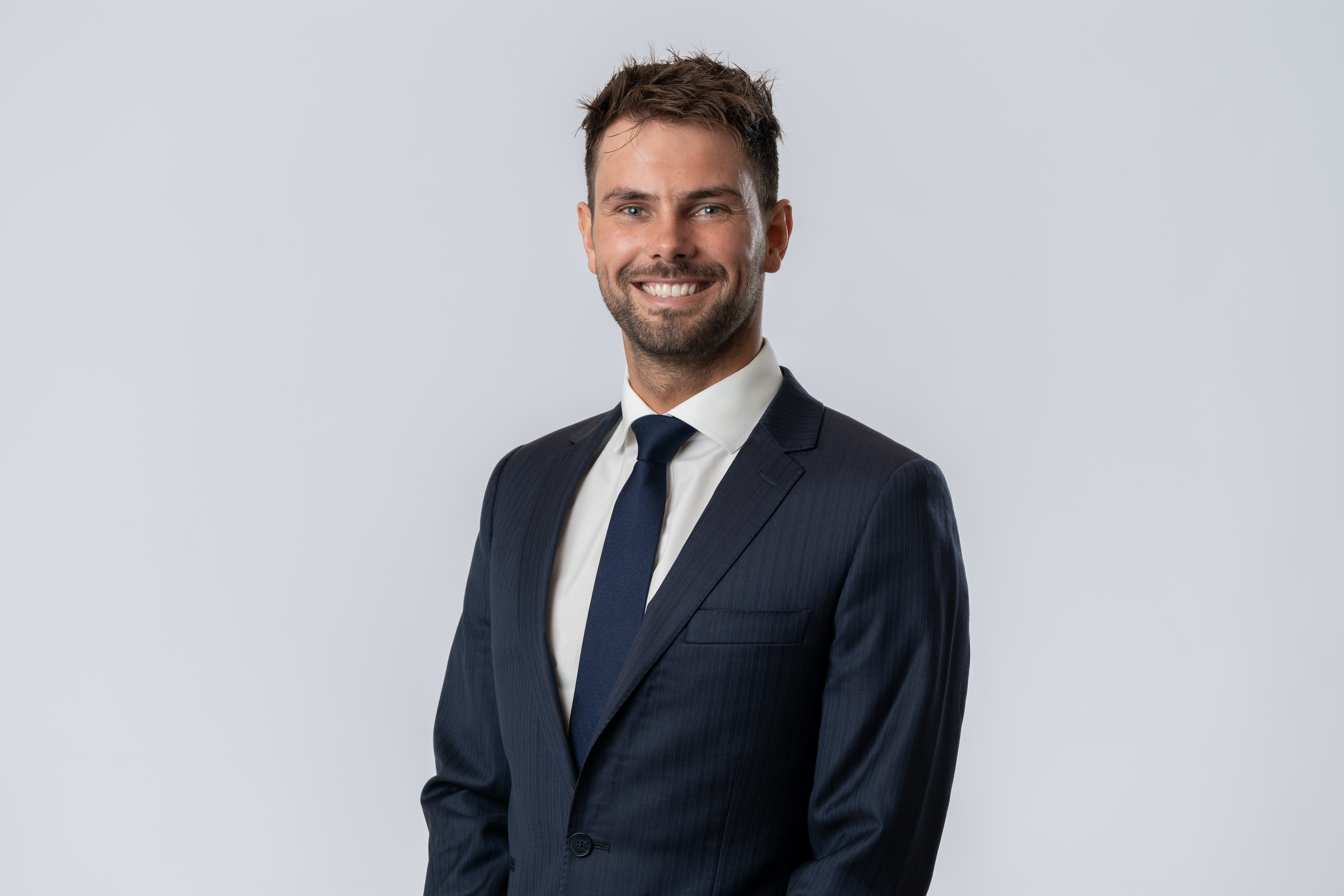 Headshot Mike Azarnikow